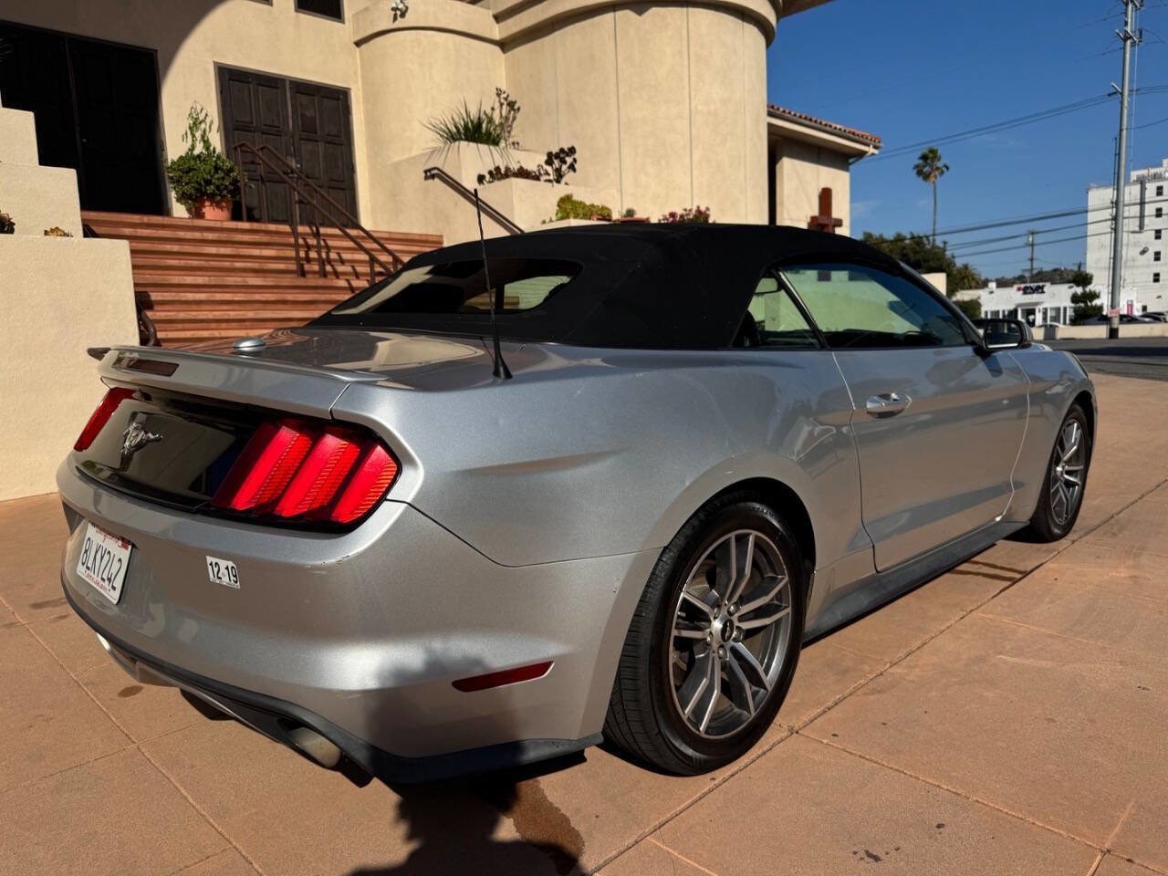 Used 2016 Ford Mustang Premium RWD image 4