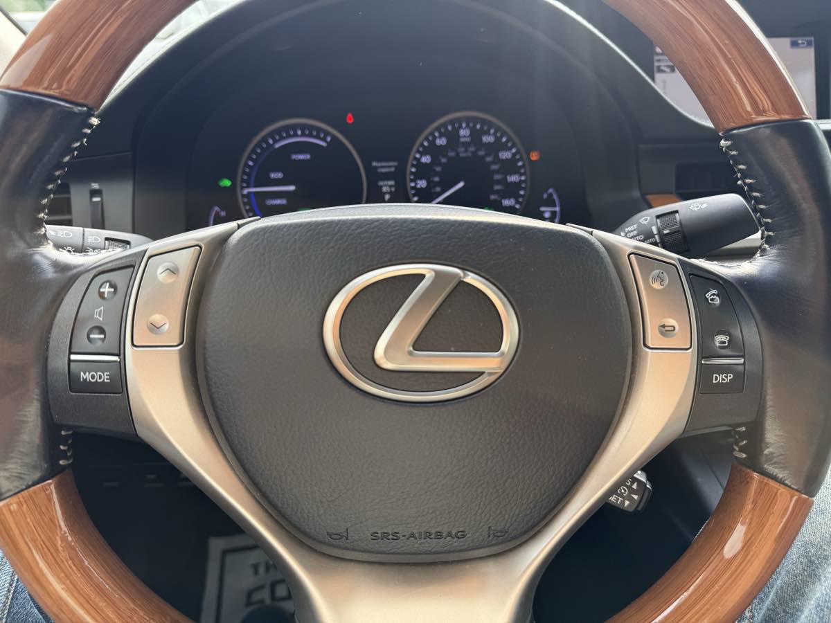 Used 2015 Lexus ES 300h image 16