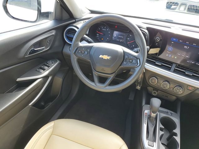 Used 2024 Chevrolet Trax LS w/ LS Convenience Package FWD image 8