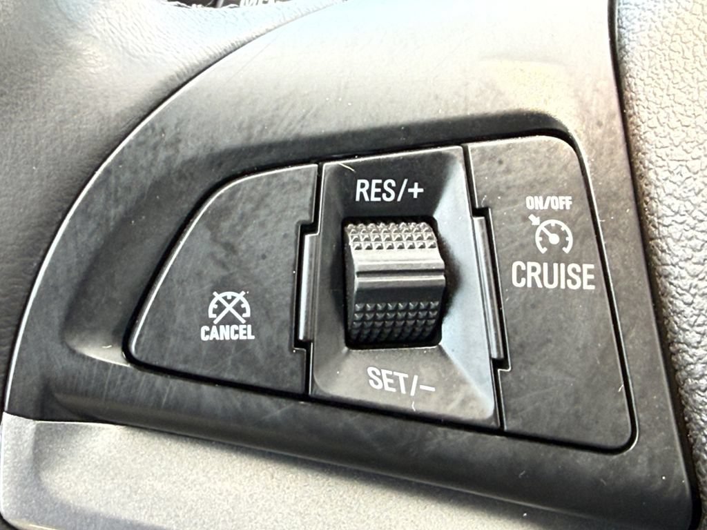 Used 2020 Chevrolet Trax LT w/ Driver Confidence Package FWD image 18