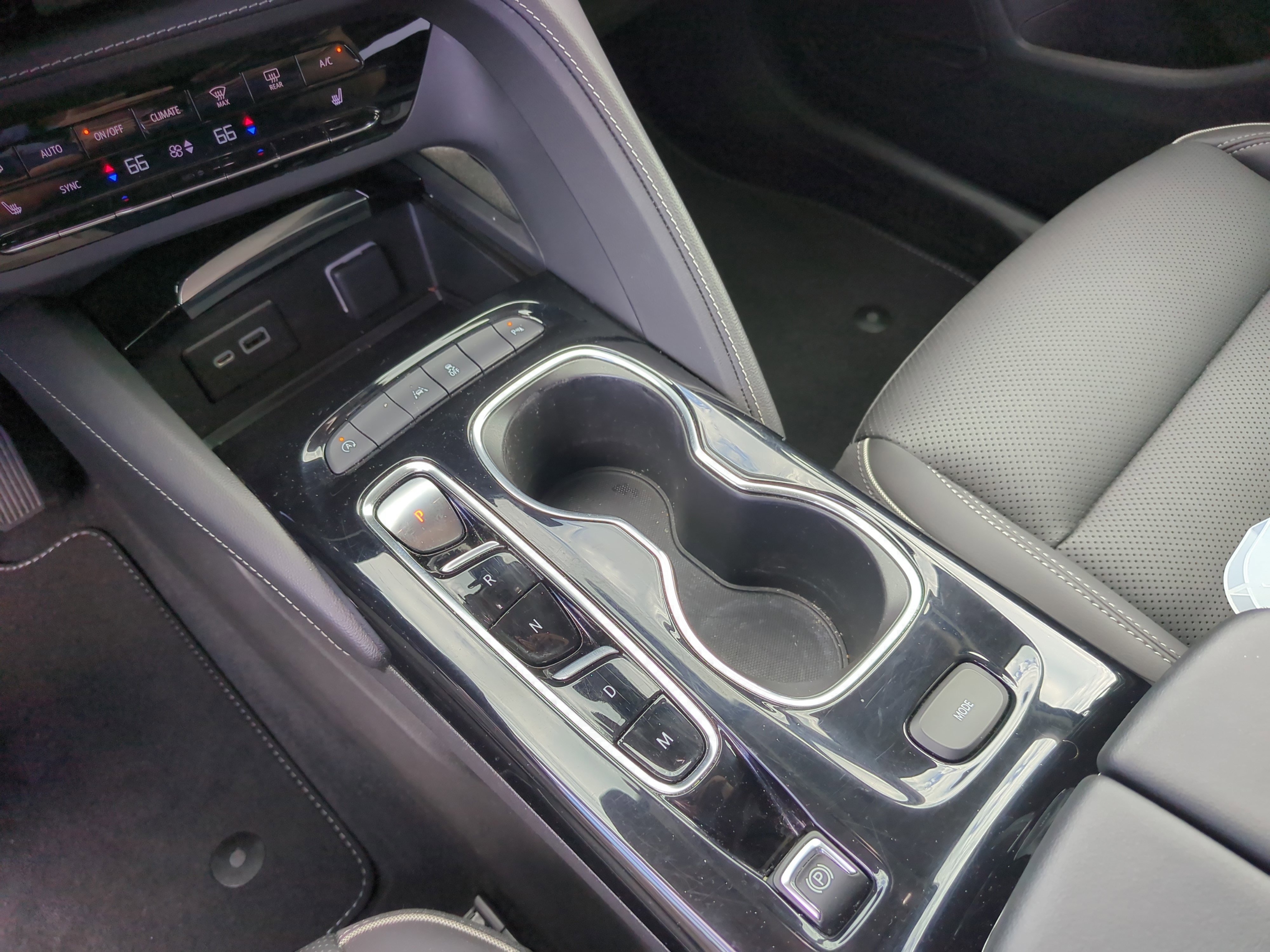 Used 2022 Buick Envision Essence w/ Safety Package image 12