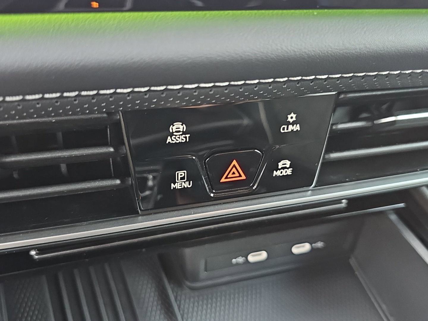 Used 2025 Volkswagen Atlas SEL Premium R-Line image 18