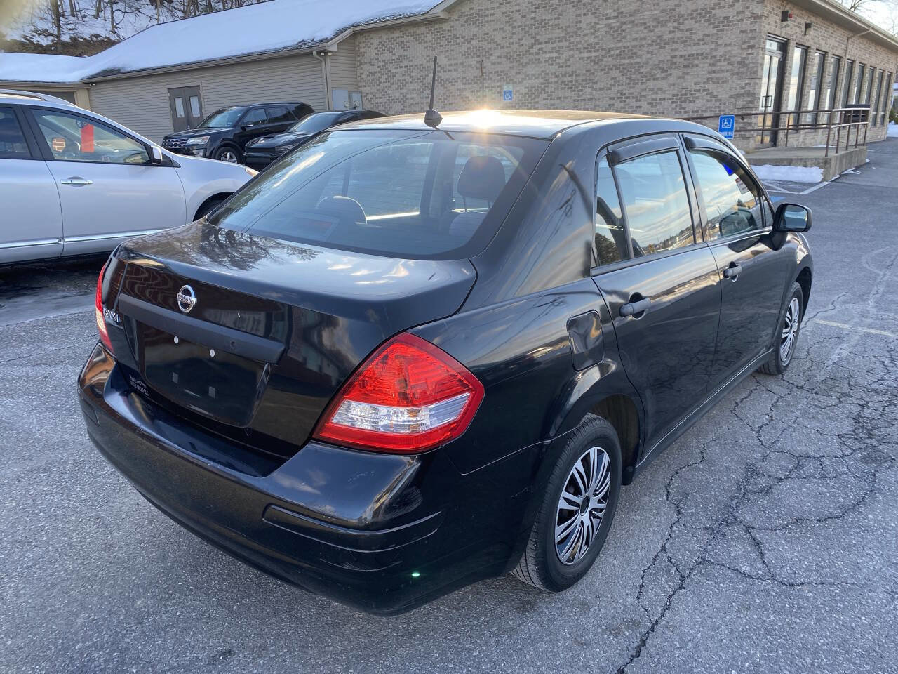 Used 2010 Nissan Versa Sedan image 5