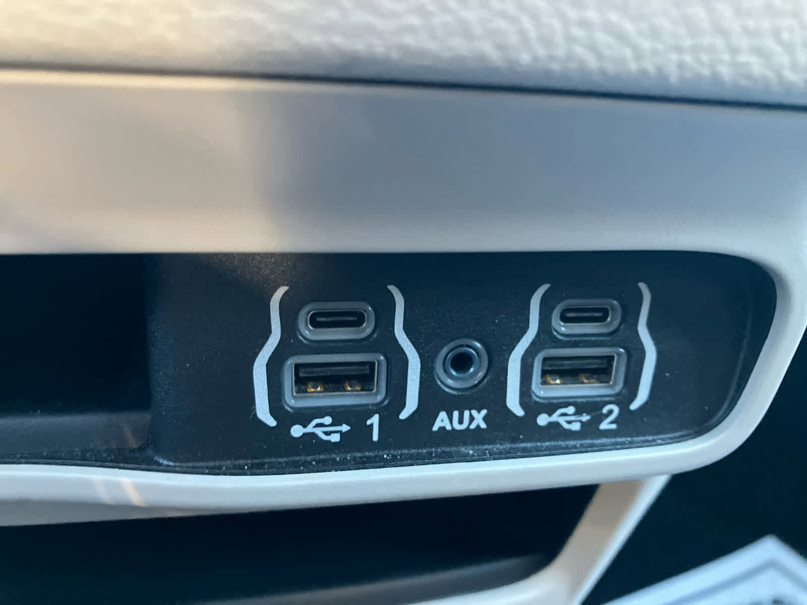 Used 2024 Chrysler Pacifica Touring-L image 30