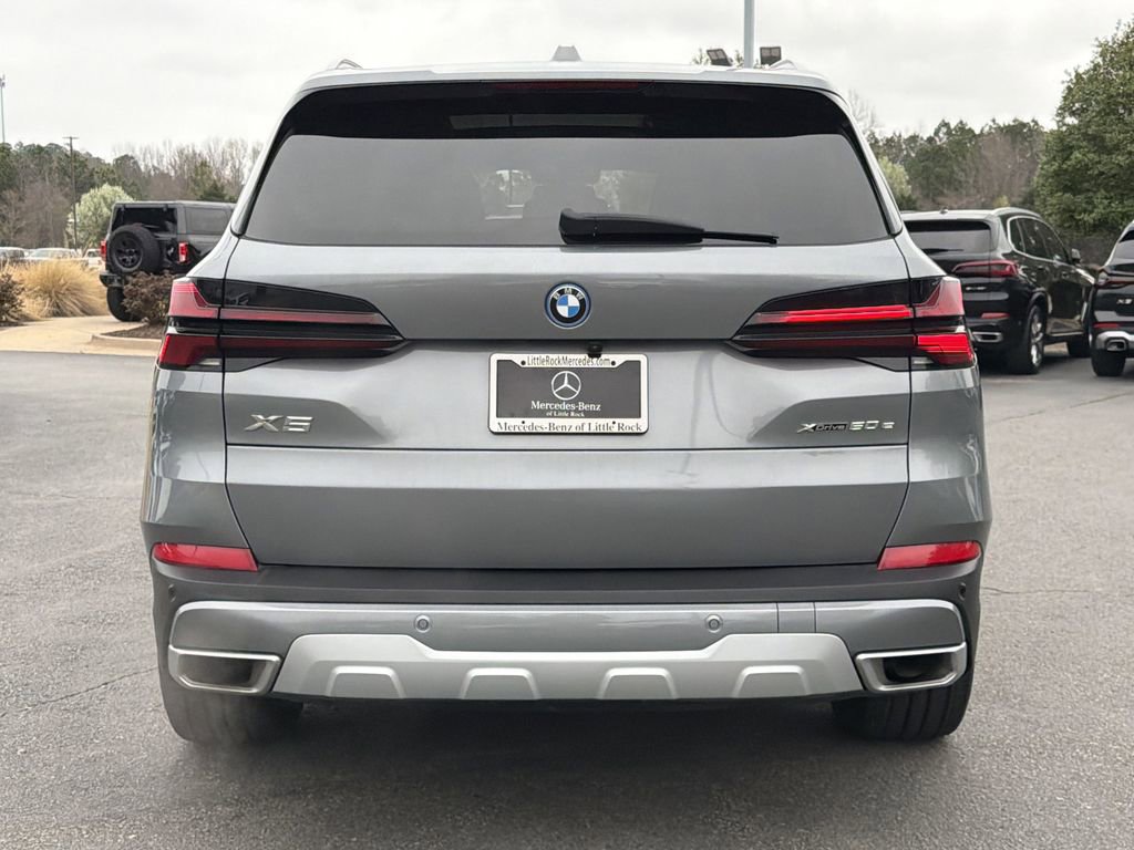 Used 2025 BMW X5 xDrive50e image 4