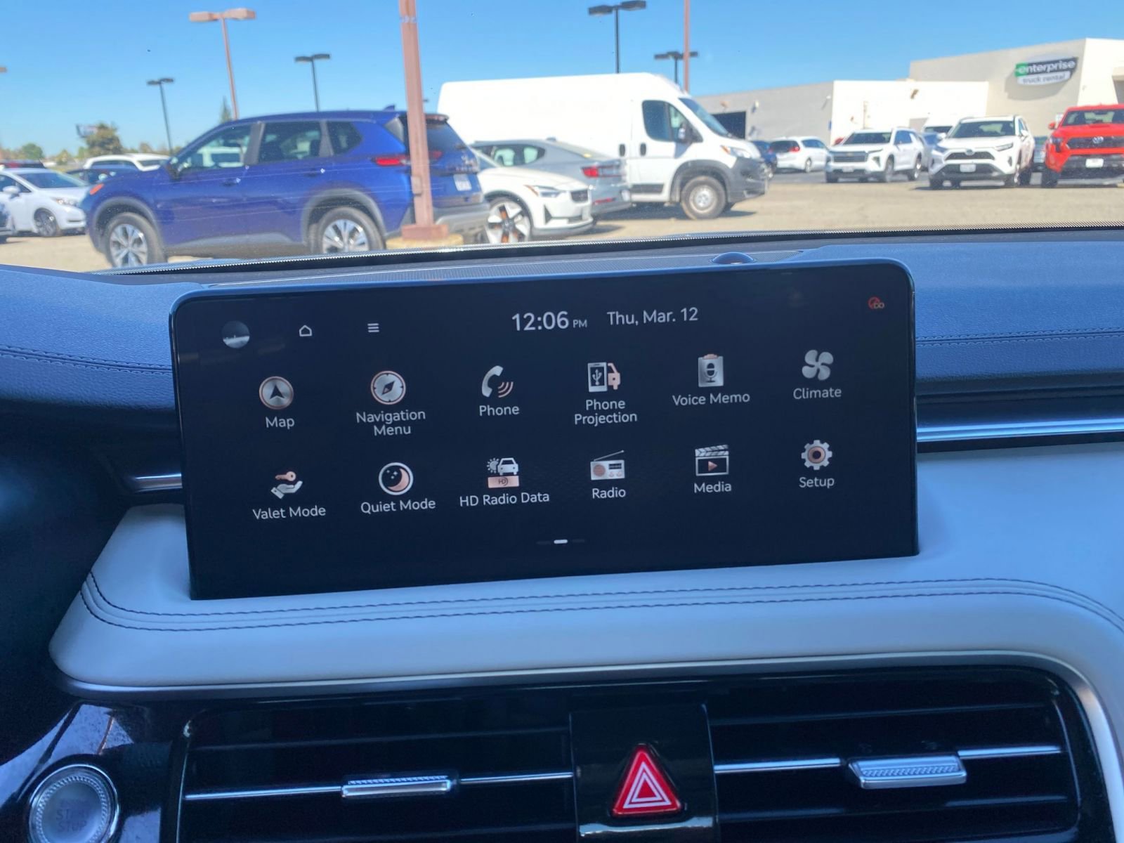 Used 2025 Genesis G70 2.5T image 21