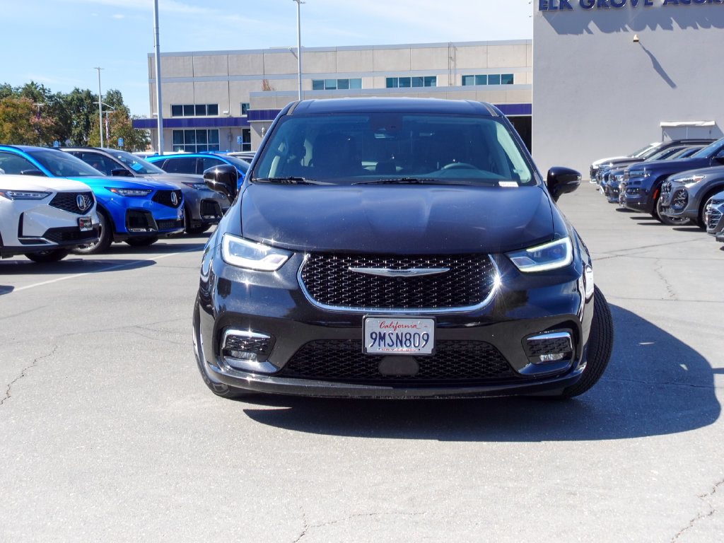 Used 2024 Chrysler Pacifica Limited FWD image 2