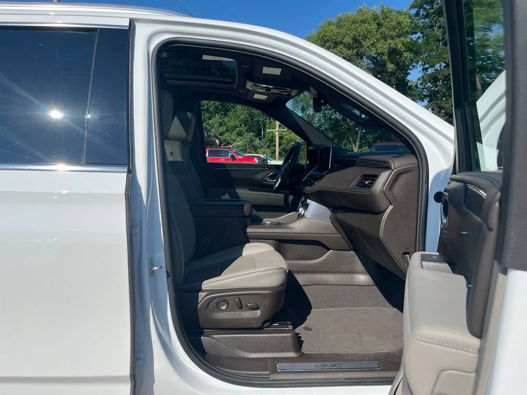 Used 2023 GMC Yukon SLT AWD/4WD image 40