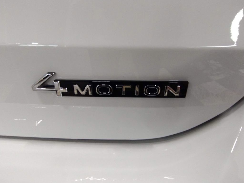 New 2025 Volkswagen Taos SEL image 13