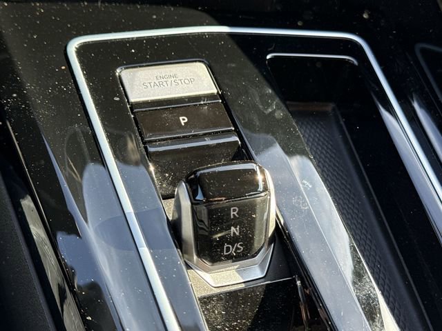 Used 2024 Volkswagen Golf R image 25