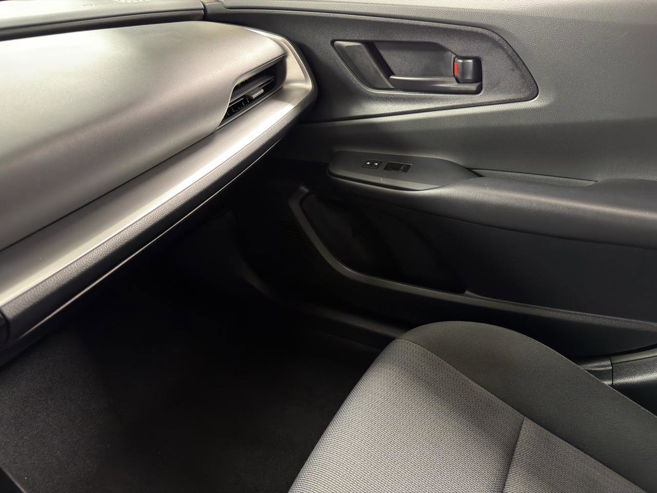 Used 2023 Toyota Prius LE AWD/4WD image 25