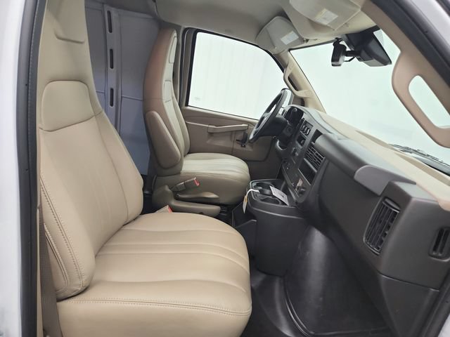 New 2026 Chevrolet Express 3500 RWD image 31