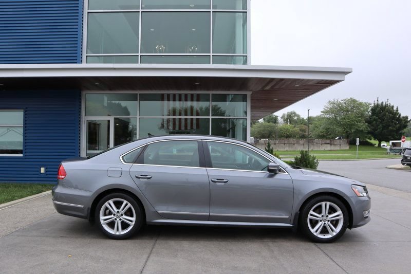 Used 2015 Volkswagen Passat 1.8T SE FWD image 2