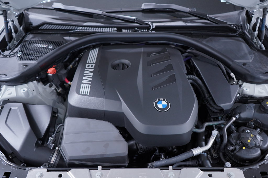 New 2026 BMW 330i xDrive Sedan w/ M Sport Package AWD/4WD image 21