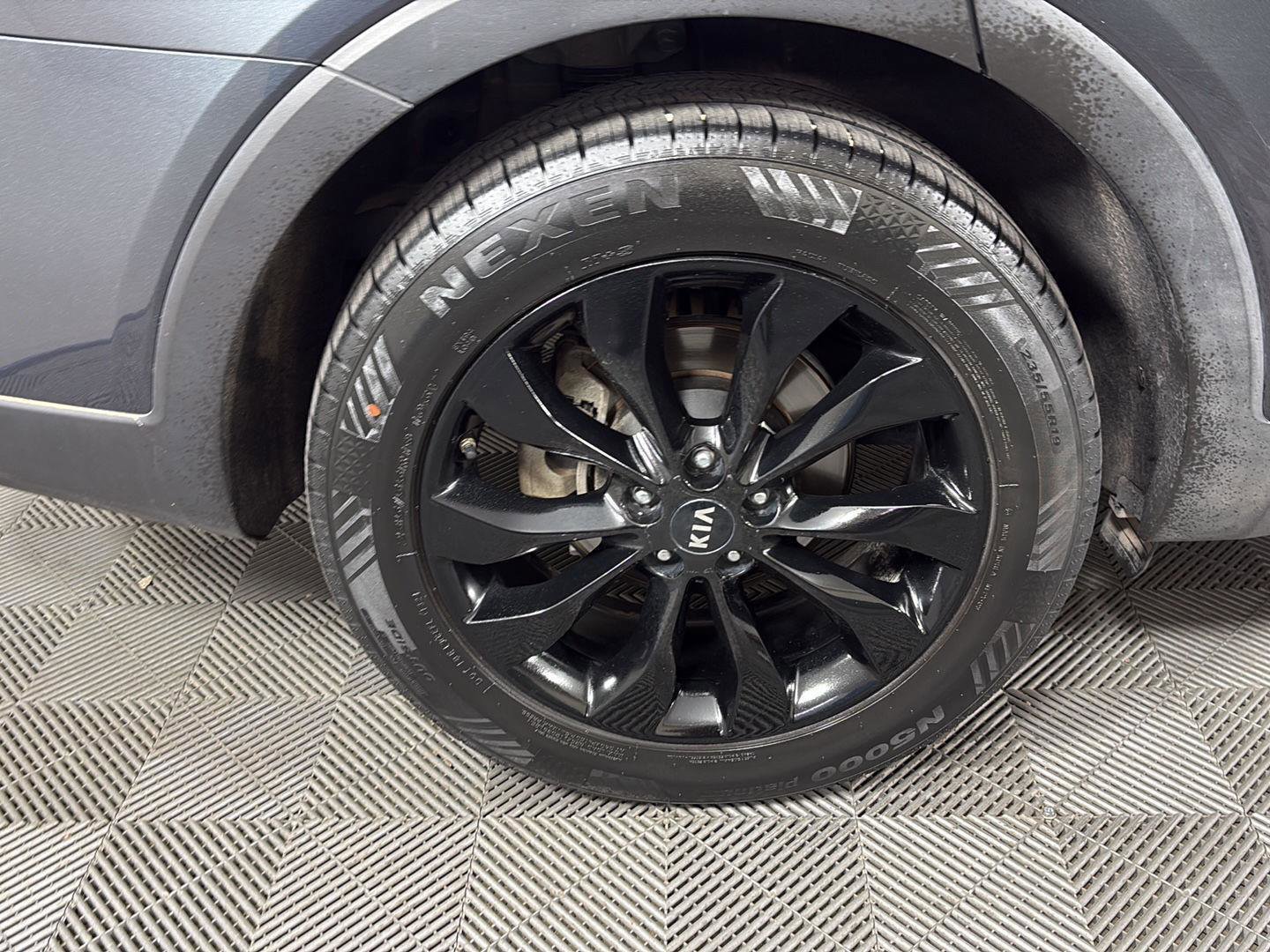 Used 2020 Kia Sorento EX image 12