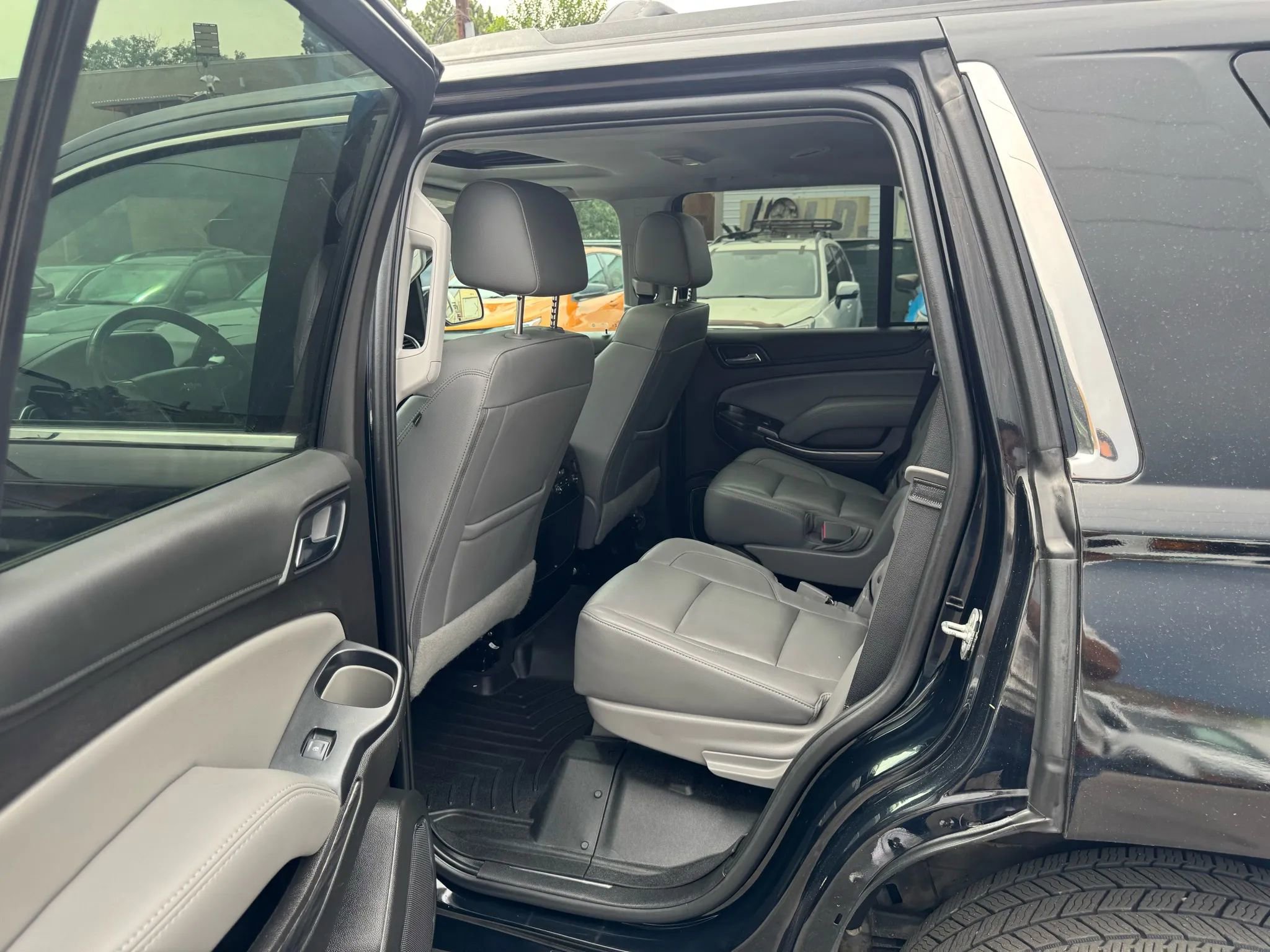 Used 2019 Chevrolet Tahoe LT w/ Luxury Package AWD/4WD image 18