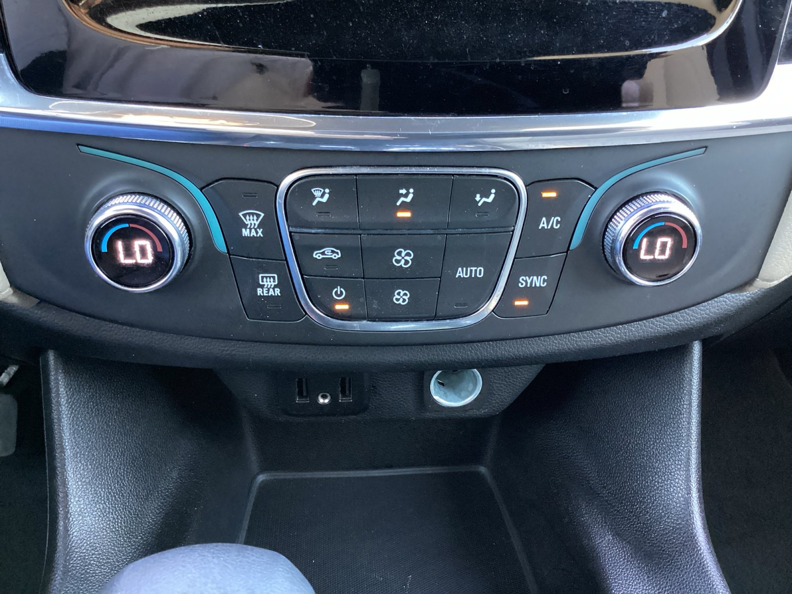 Used 2023 Chevrolet Traverse LS FWD image 21