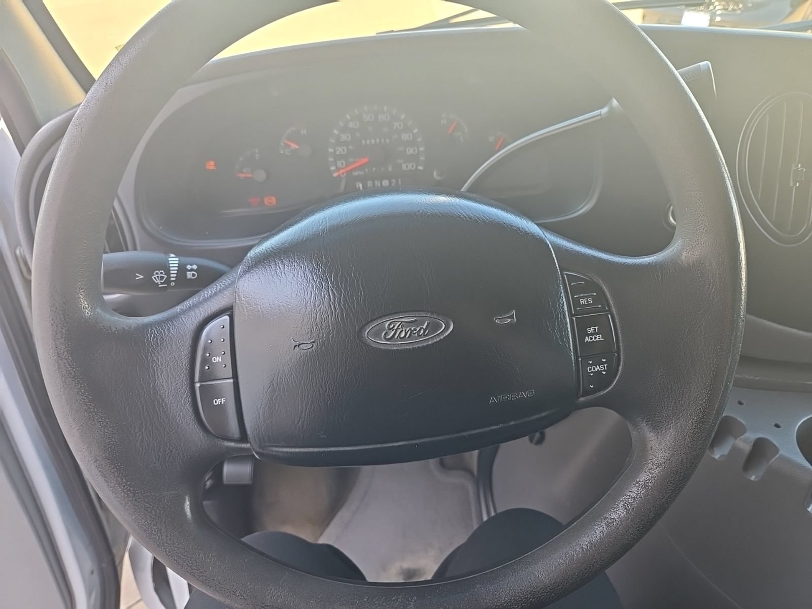 Used 2002 Ford E-350 and Econoline 350 XLT RWD image 13
