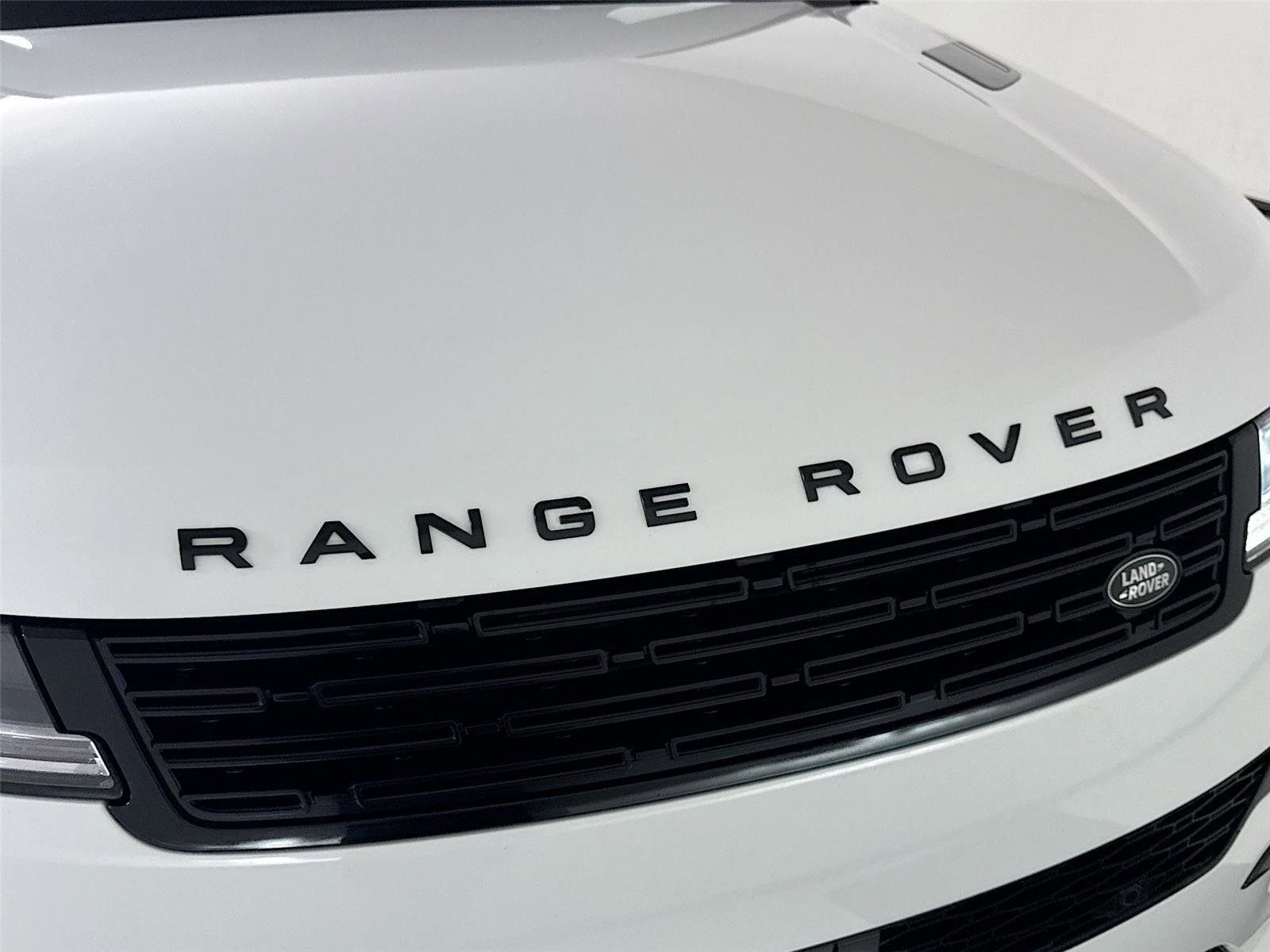 Used 2024 Land Rover Range Rover Sport Dynamic SE image 34