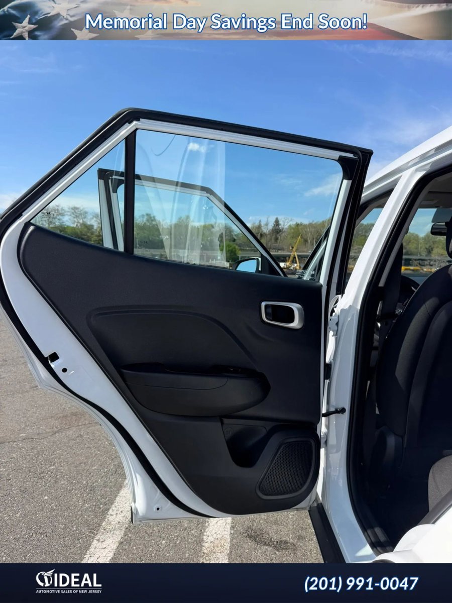 Used 2024 Hyundai Venue SE FWD image 32