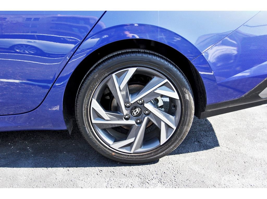 Certified 2025 Hyundai Elantra SEL image 32