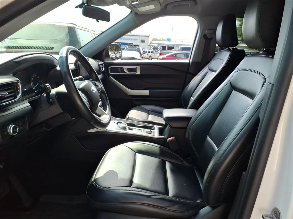 Used 2021 Ford Explorer XLT w/ Equipment Group 202A AWD/4WD image 17
