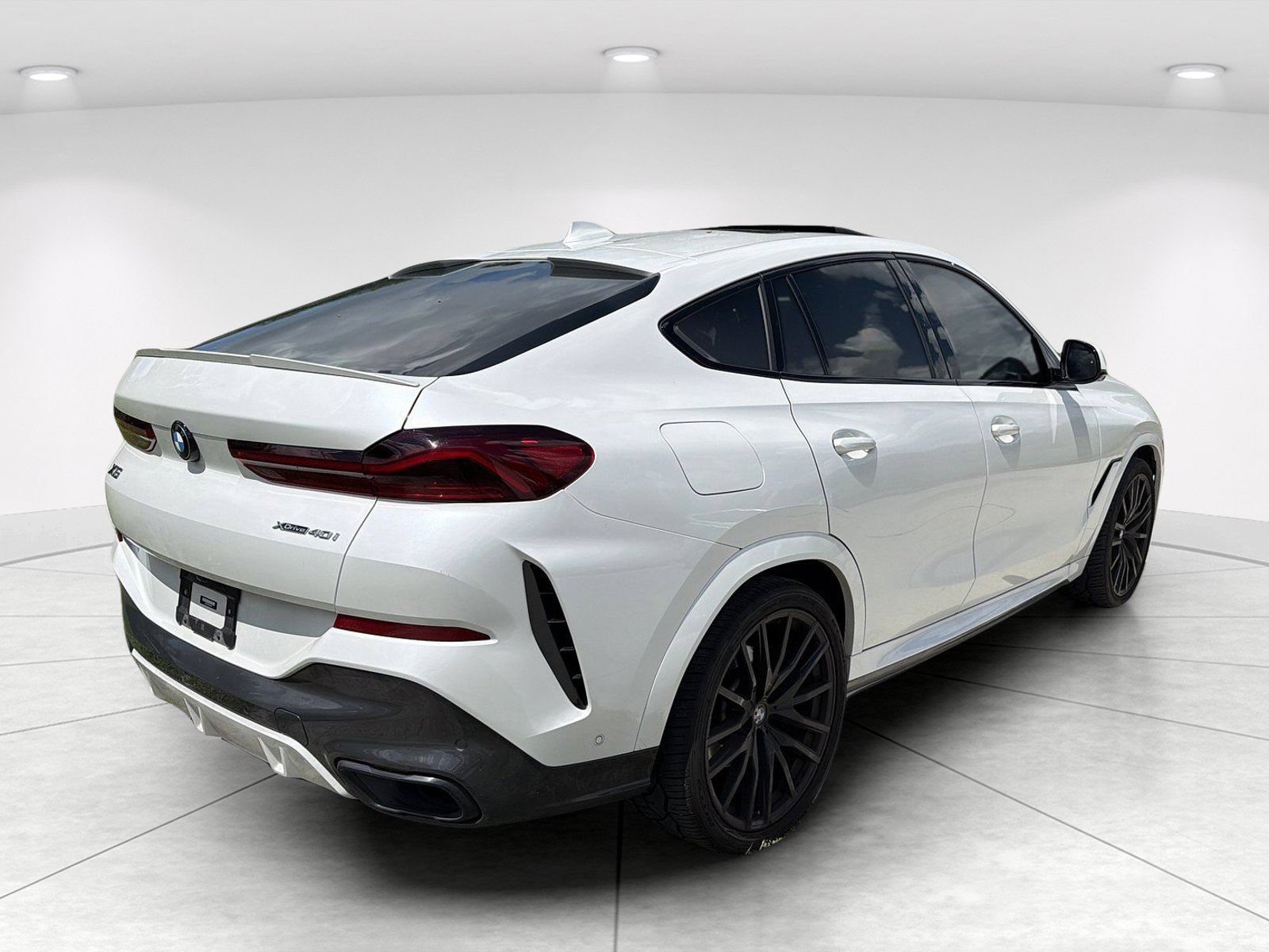 Used 2022 BMW X6 xDrive40i w/ Executive Package AWD/4WD image 4