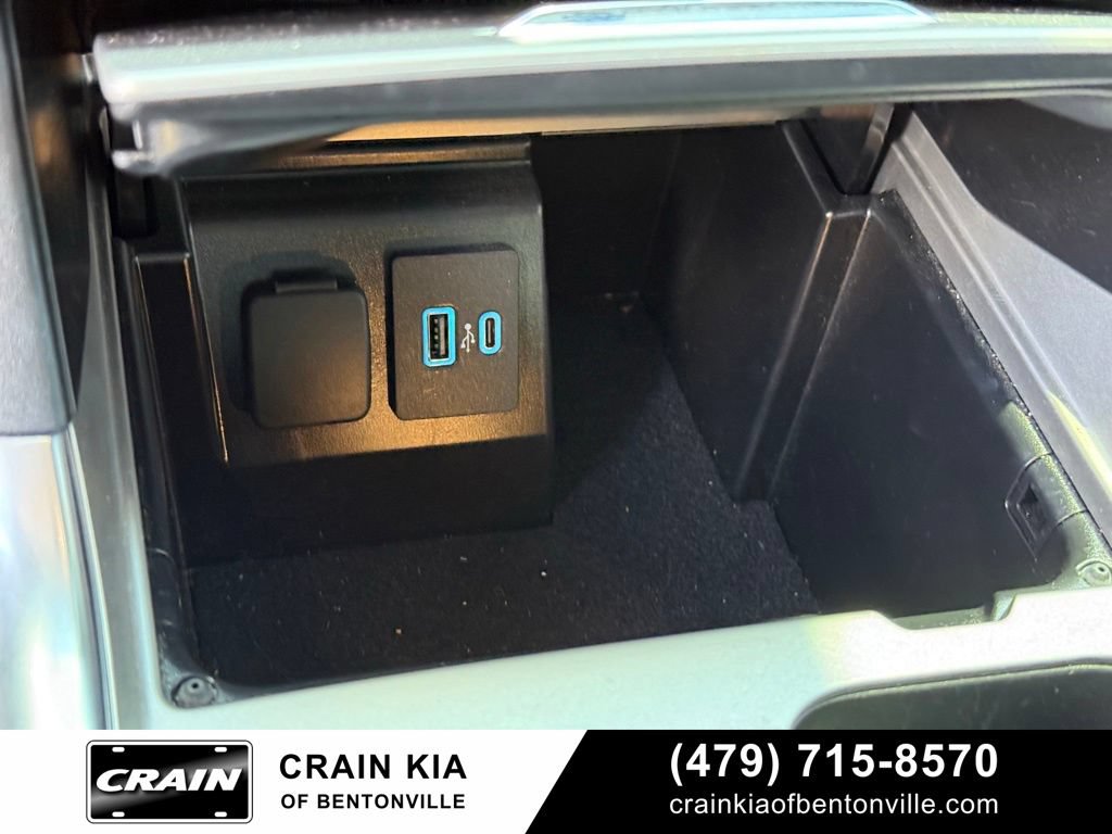 Used 2024 Ford Explorer XLT w/ Equipment Group 202A AWD/4WD image 18