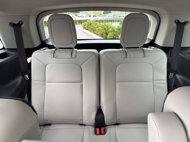 New 2026 Lincoln Aviator 2WD w/ Jet Appearance Package image 22