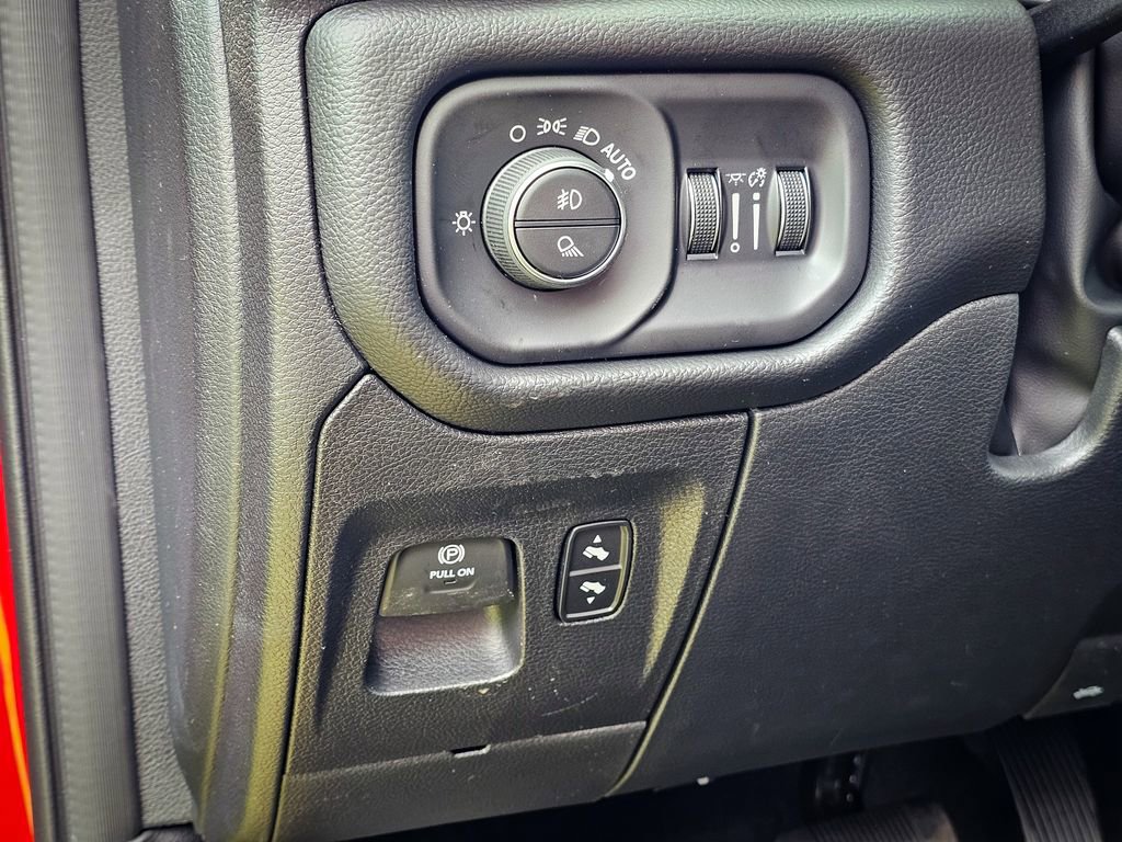 New 2026 RAM 1500 4x4 Crew Cab image 17