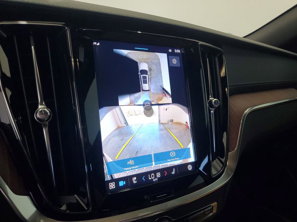 New 2025 Volvo V60 B5 Cross Country Ultra w/ Protection Package Premier image 29