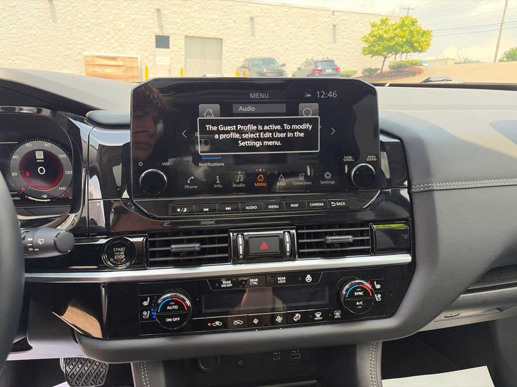 Used 2025 Nissan Pathfinder Platinum AWD/4WD image 18