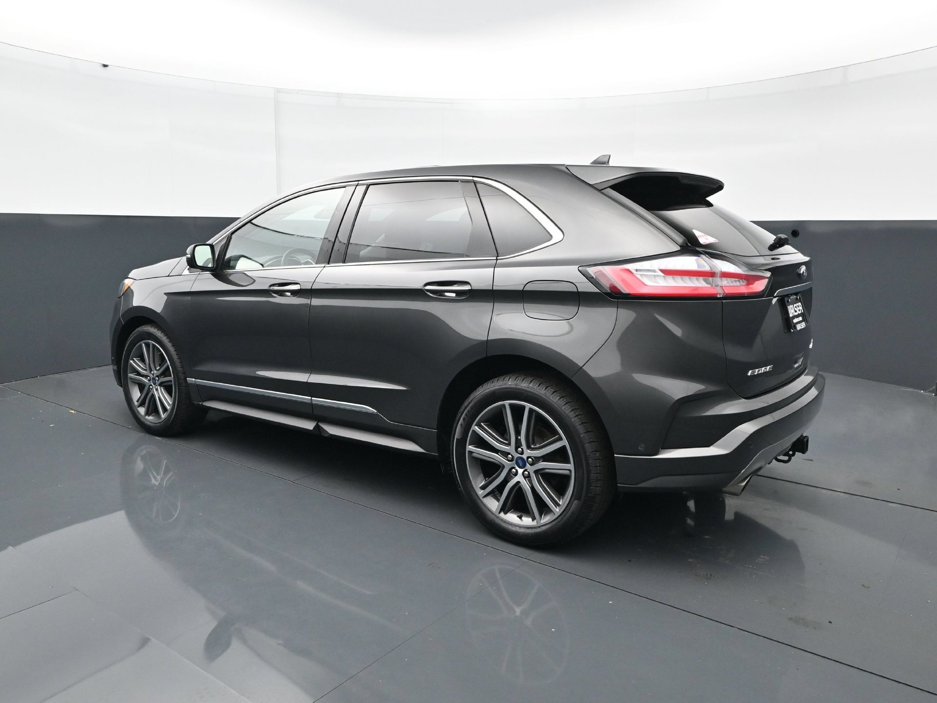 Used 2019 Ford Edge Titanium w/ Equipment Group 301A AWD/4WD image 4