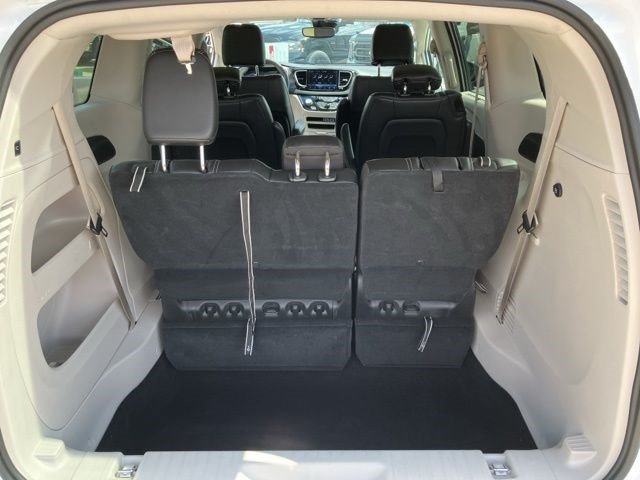Used 2024 Chrysler Pacifica Touring-L FWD image 26