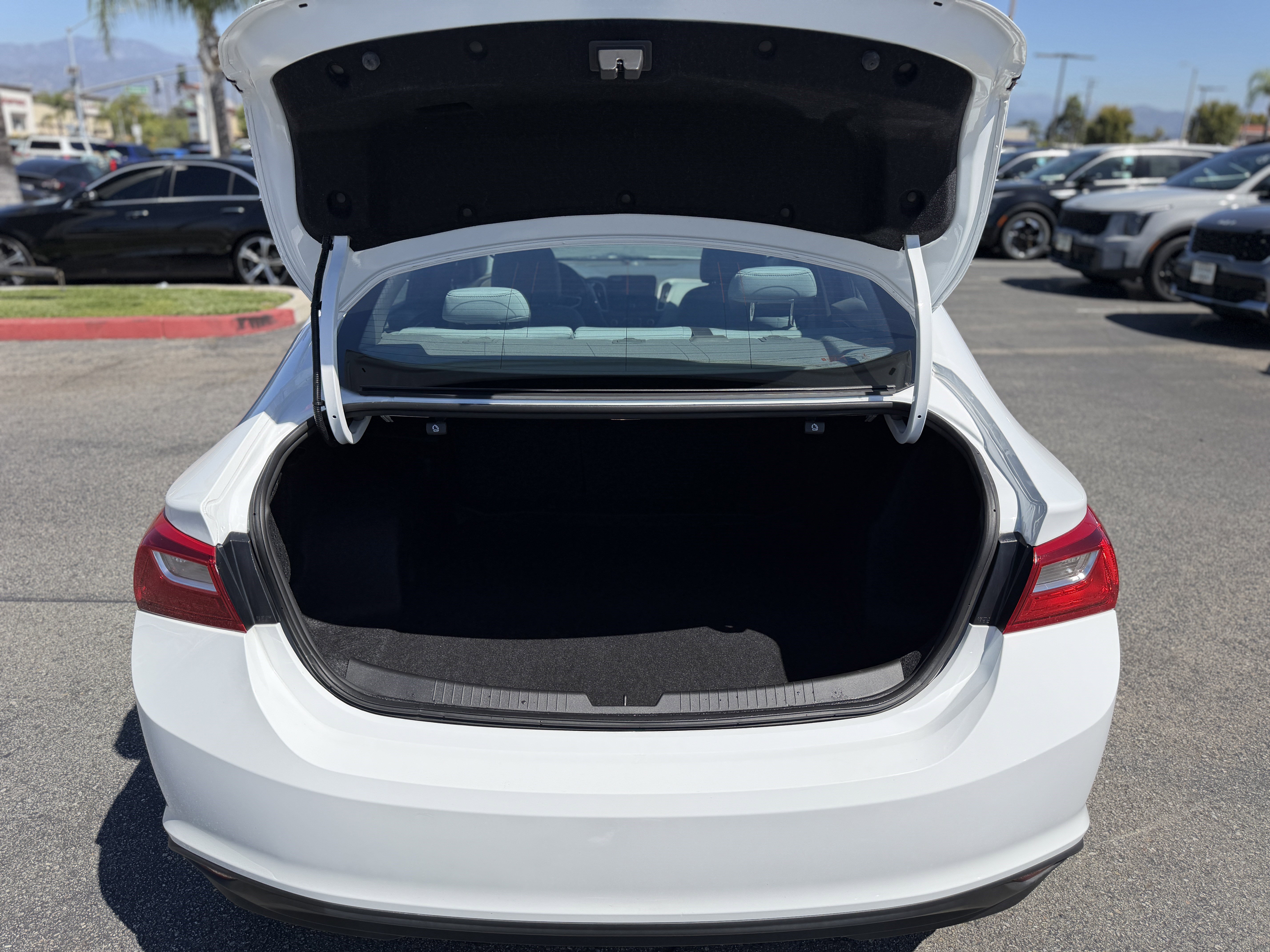 Used 2023 Chevrolet Malibu LS image 10