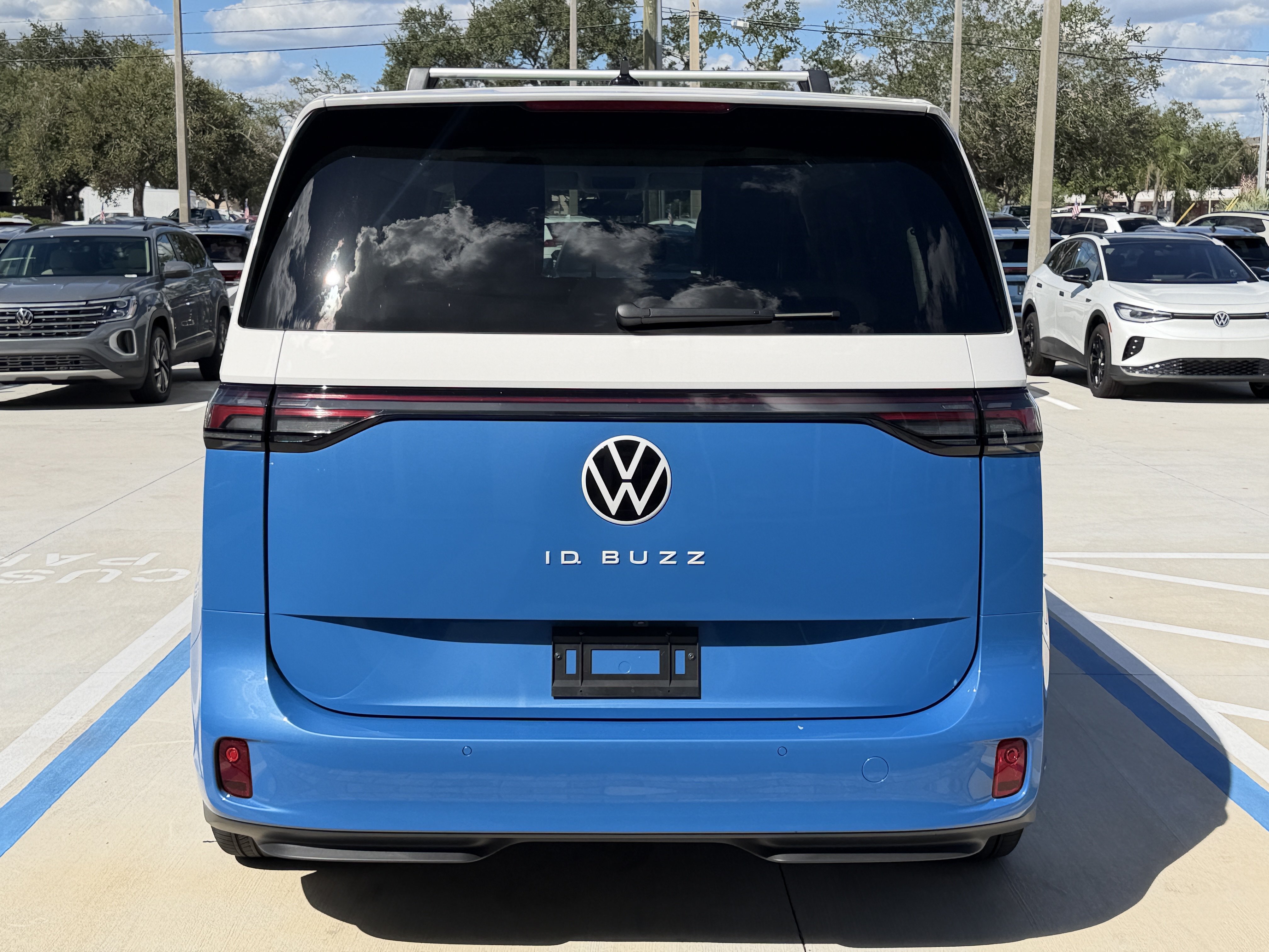 Used 2025 Volkswagen ID. Buzz 1st Edition RWD image 6