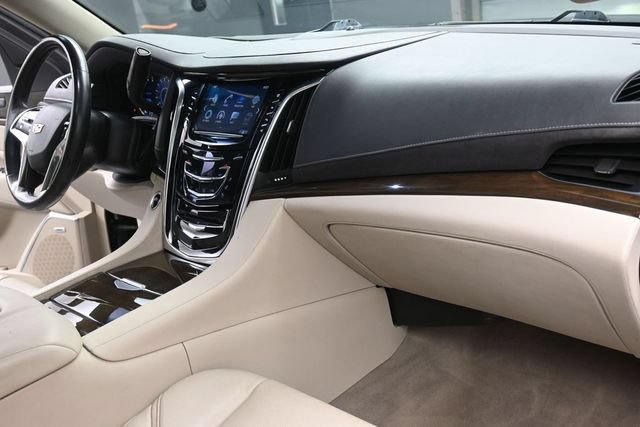 Used 2020 Cadillac Escalade Luxury AWD/4WD image 30
