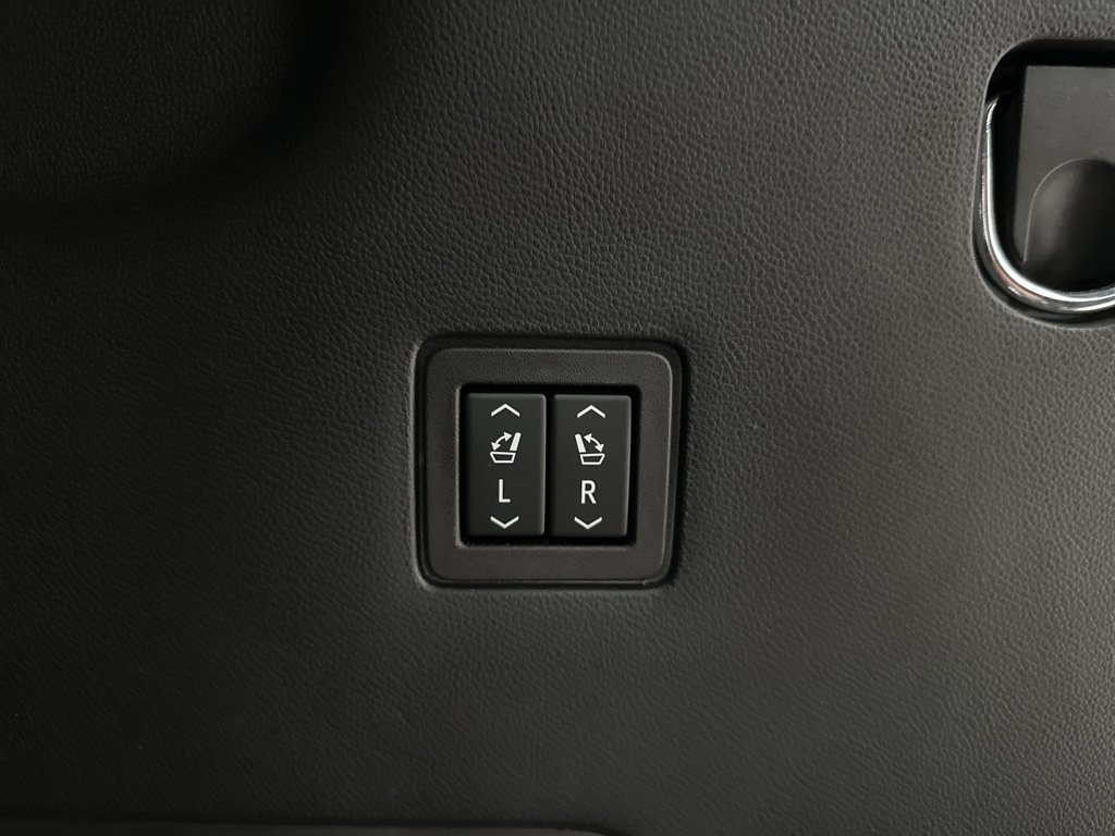 Used 2022 Chevrolet Traverse High Country AWD/4WD image 45