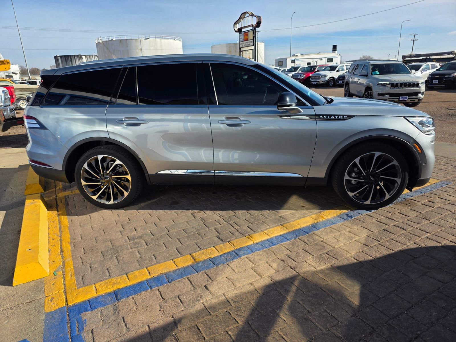 Used 2020 Lincoln Aviator Reserve image 4