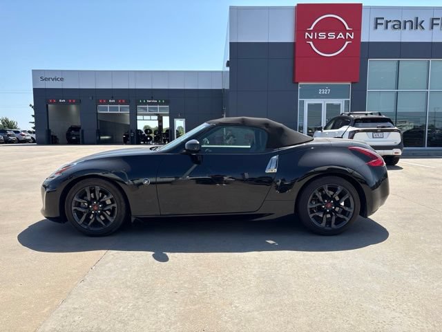 Used 2019 Nissan 370Z Touring RWD image 2
