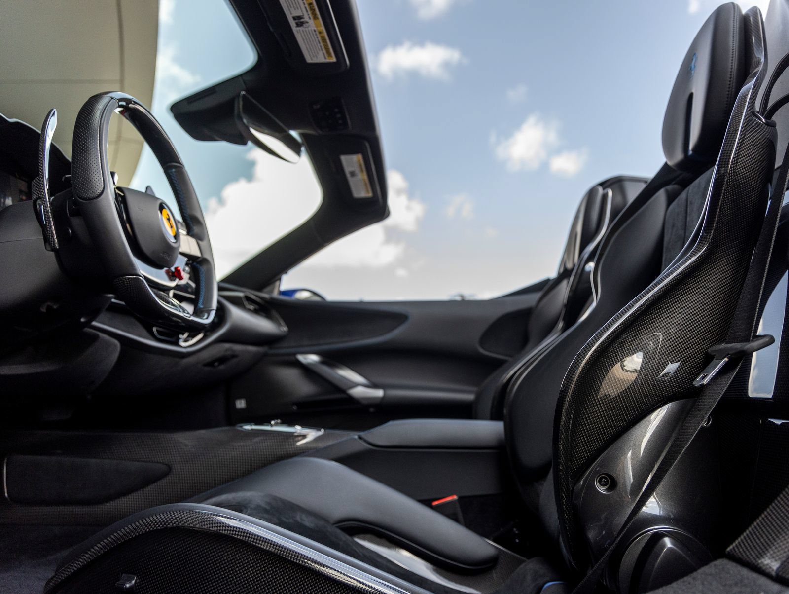 Used 2022 Ferrari SF90 Spider AWD/4WD image 31
