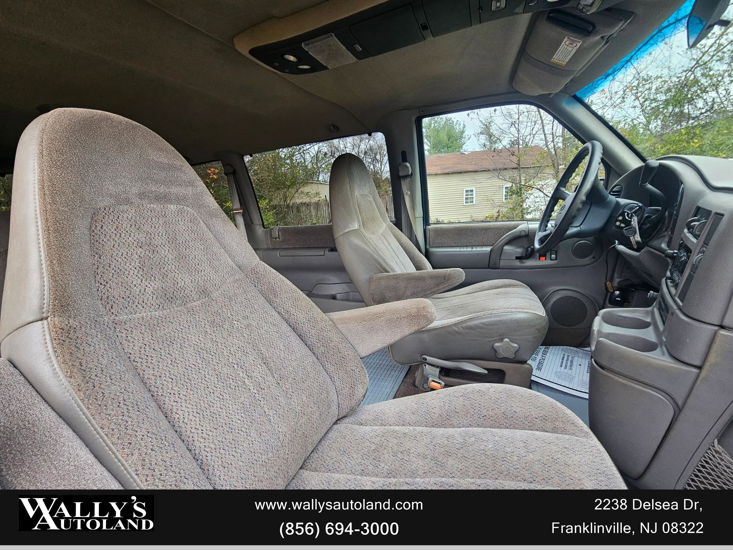 Used 1999 Chevrolet Astro AWD Passenger image 10