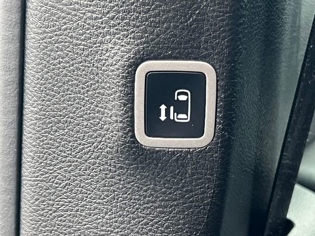 Used 2025 Chrysler Pacifica Select image 36