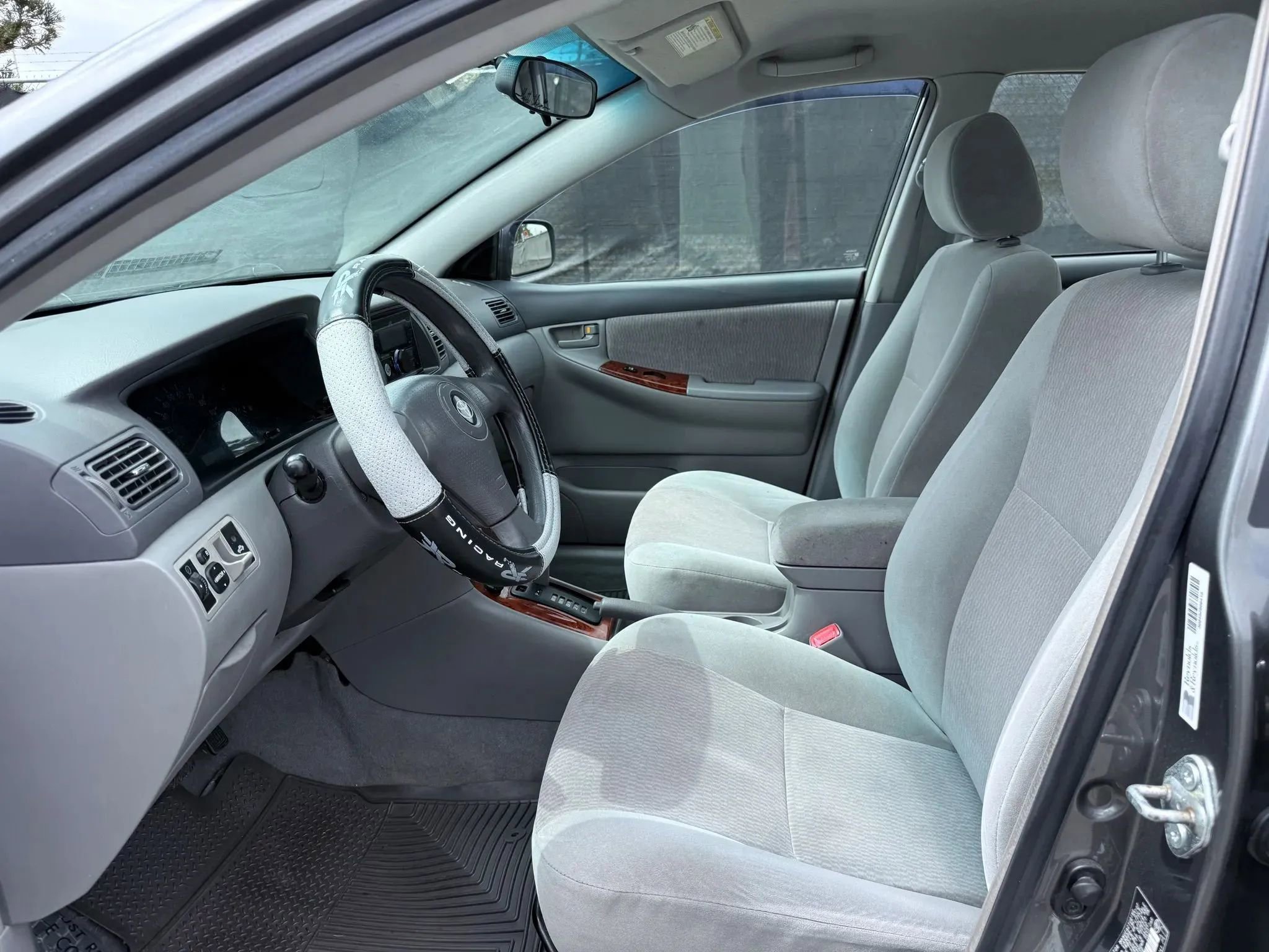 Used 2007 Toyota Corolla LE FWD image 2