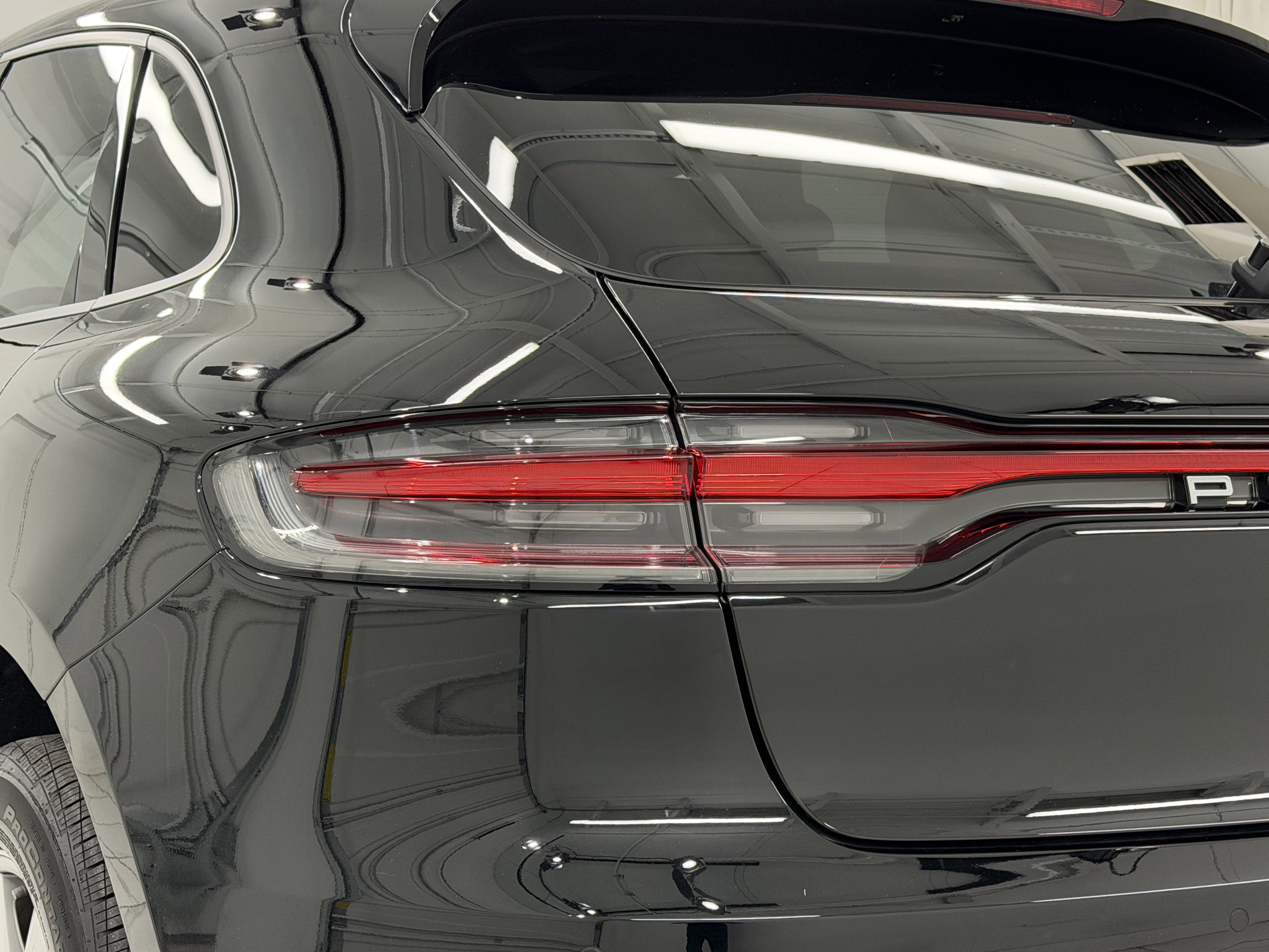 Certified 2025 Porsche Macan image 18