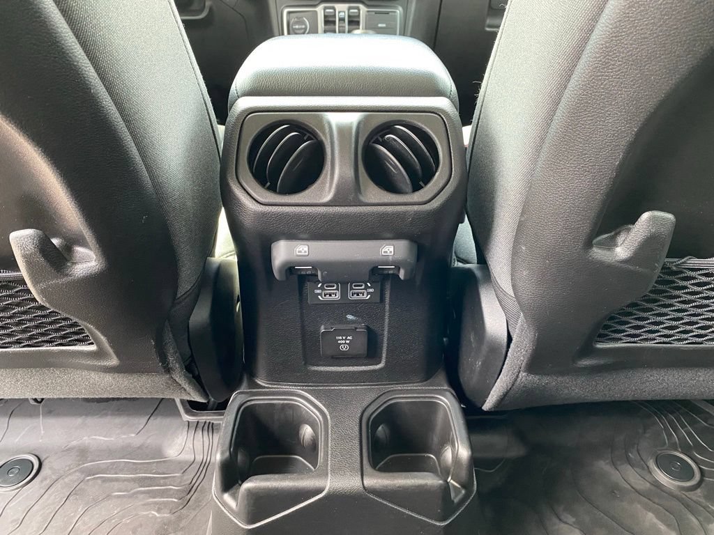 Used 2024 Jeep Gladiator Rubicon w/ Technology Group AWD/4WD image 34