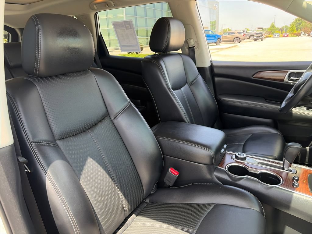 Used 2017 Nissan Pathfinder Platinum w/ Cargo Package AWD/4WD image 12