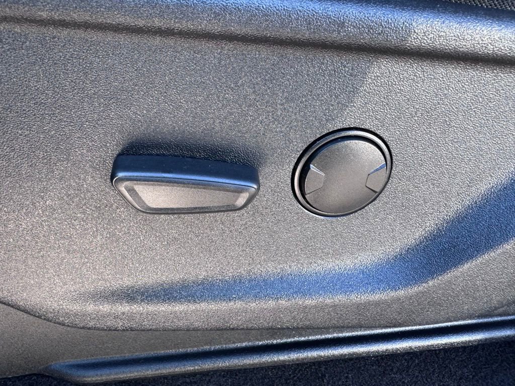 Used 2023 Ford F150 Lightning XLT image 20