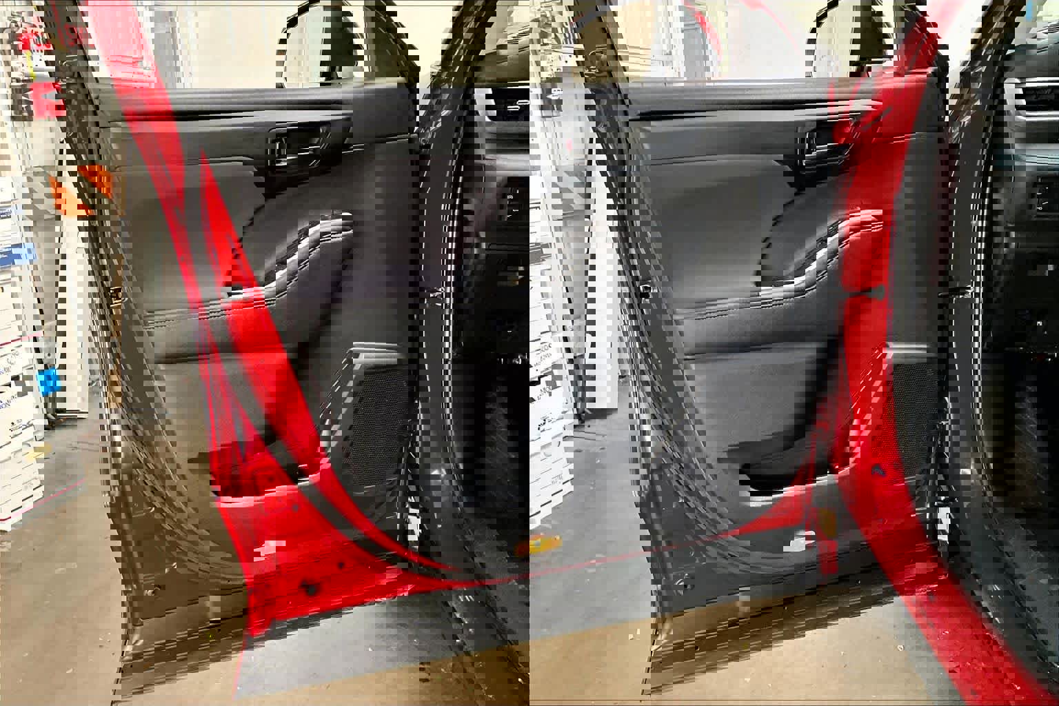 Used 2021 Toyota Highlander LE image 25