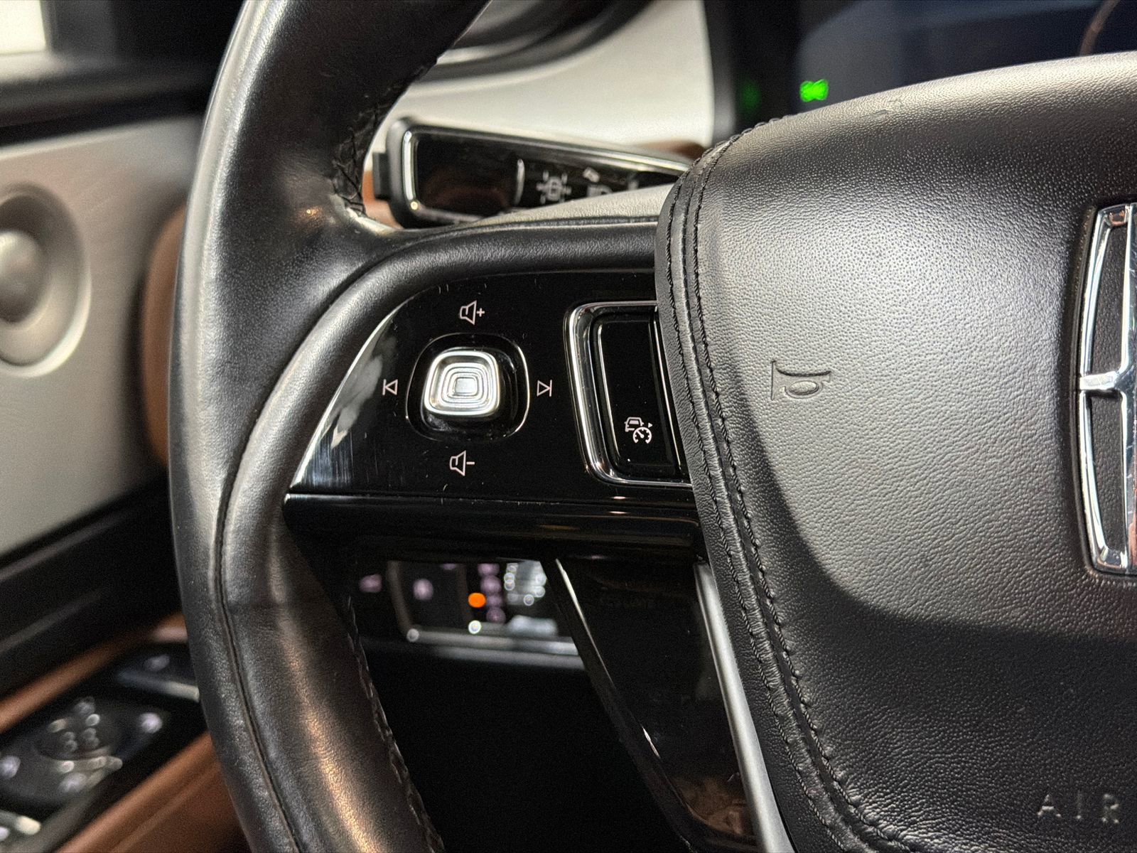 Used 2020 Lincoln Aviator Reserve AWD/4WD image 26